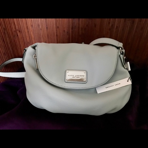 Marc Jacobs Classic Leather Messenger Bag - Picture 3 of 8